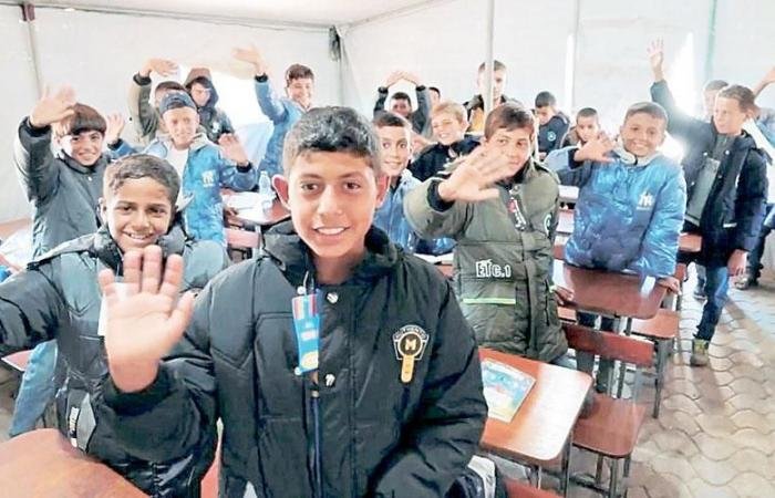 الامارات الان | «الفارس الشهم 3» توزّع 13 ألف طرد إغاثي لأهالي غزة | عيون الجزيرة الامارات