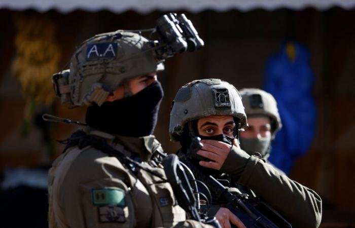 اعتقال 4 جنود إسرائيليين بتهمة التجسس لصالح إيران وتصوير مواقع حساسة | عيون الجزيرة