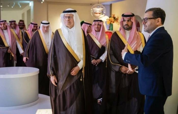 أخبار السعودية | وزير الطاقة و وزير الثقافة يفتتحان متحف الذهب الأسود في الرياض | عيون الجزيرة السعودية الان