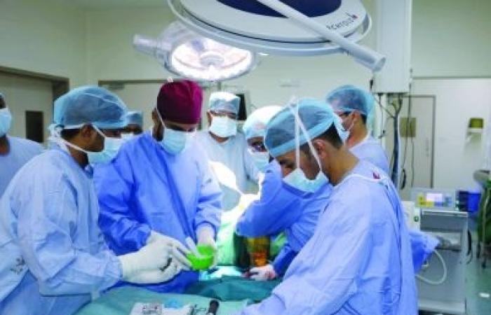 أخبار سلطنة عمان | عمليات استبدال المفصل حل آمن لعلاج الخشونة المتقدمة.. ومرضى يؤكدون تحسنهم الملحوظ | عيون الجزيرة الاخبارية عمان