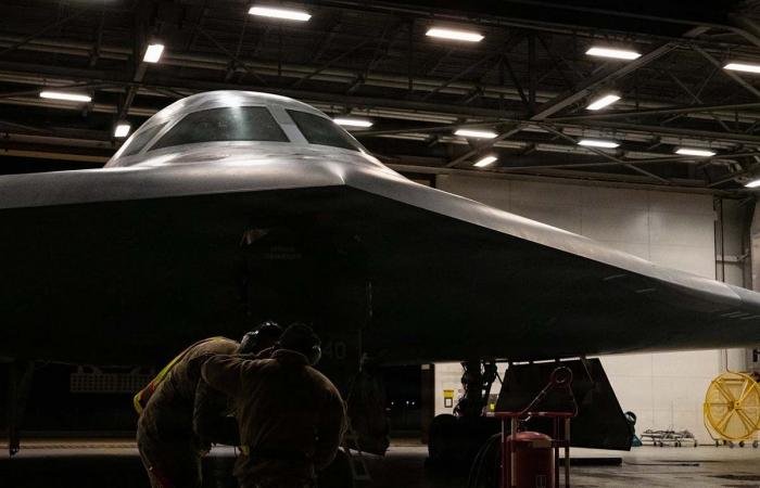 الجيش الأميركي ينشر صورة للقاذفة B-2 ويعلق: «تمهيداً للمهمة» | عيون الجزيرة