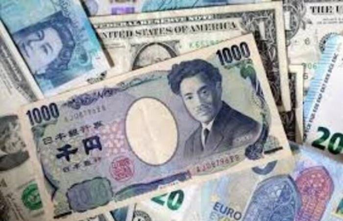 تراجع الدولار عقب إعلان هدنة أمريكية مع إيران