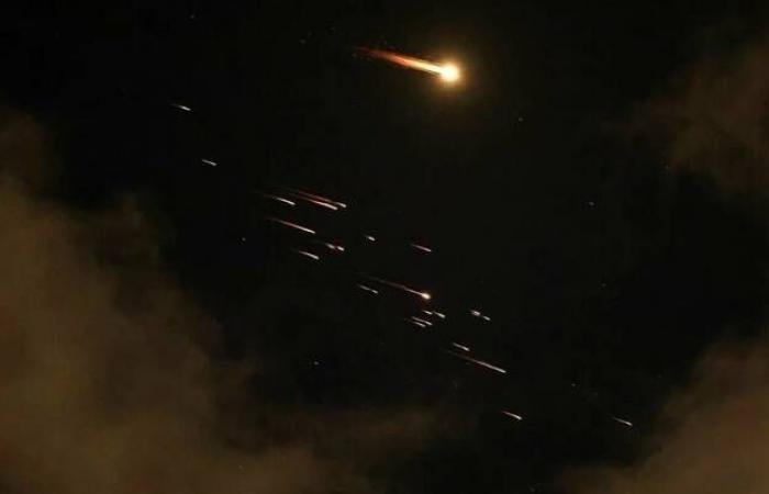 دول الخليج تترقب الهدنة بحذر وسط استمرار اعتراض الصواريخ الإيرانية