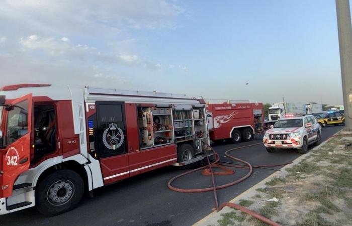 أخبار الكويت | 5 وفيات وشخص مصاب في حادث تصادم وحريق على طريق الدائري السادس | عيون الجزيرة الكويت