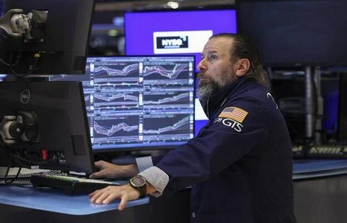 موجة بيع في أسهم البرمجيات بسبب منتجات الذكاء الاصطناعي