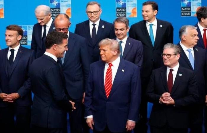 ترامب يناقش مع الأمين العام للناتو انسحاب أمريكا من الحلف