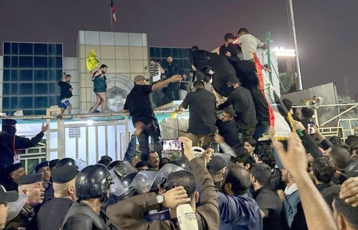 أخبار الكويت | تضامن خليجي وعربي مع الكويت ضد اقتحام قنصليتها بالبصرة | عيون الجزيرة الكويت