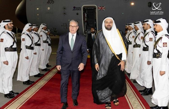 أخبار قطر | رئيس الوزراء البريطاني يصل الدوحة | عيون الجزيرة قطر