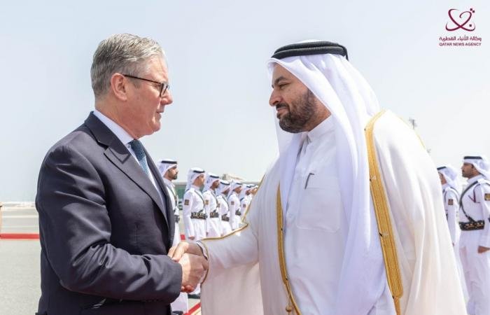 أخبار قطر | رئيس الوزراء البريطاني يغادر الدوحة | عيون الجزيرة قطر