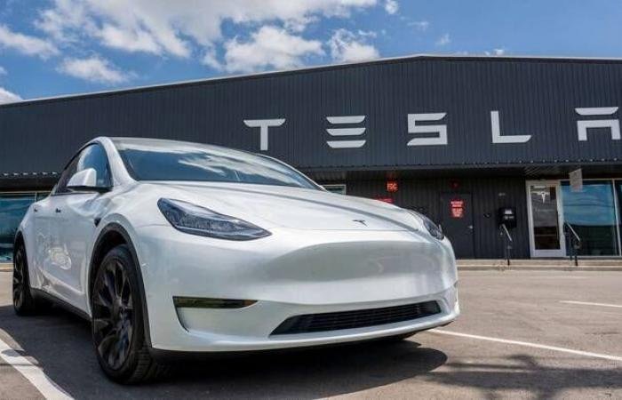 تسلا تطور سيارة كهربائية أرخص وسط مخاوف تراجع الأرباح