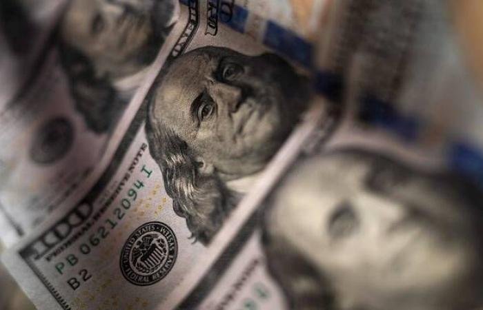 تراجع الدولار الأمريكي مع ترقب الأسواق الهدنة الهشة