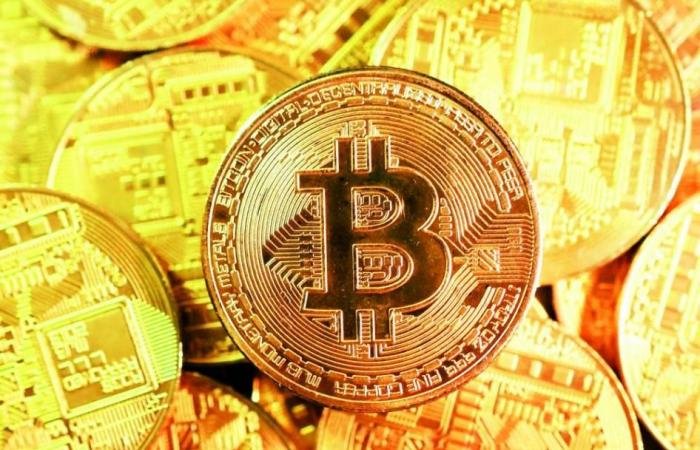 البيتكوين فوق 71 ألف دولار