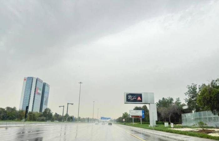 الامارات الان | أمطار على أبوظبي وتوقع استمرارها 3 أيام | عيون الجزيرة الامارات