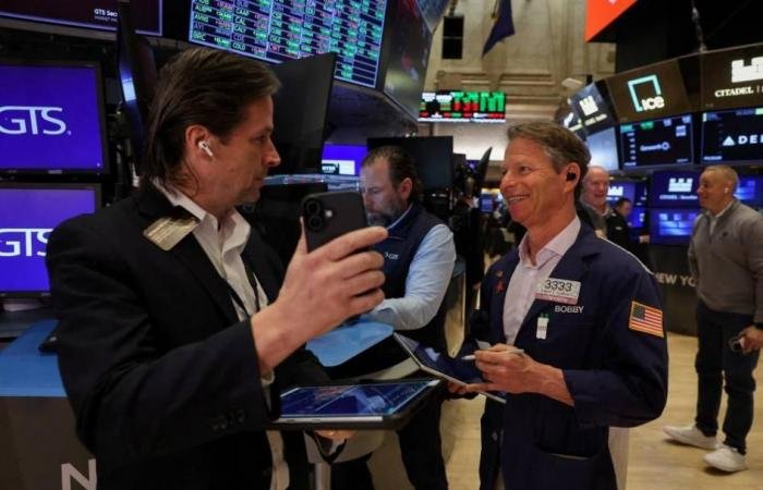 أفضل مكاسب «وول ستريت» الأسبوعية منذ نوفمبر