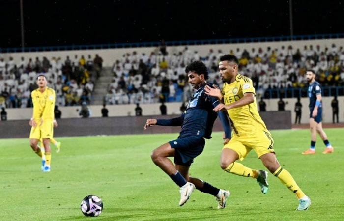 العالمي يبتعد بالصدارة