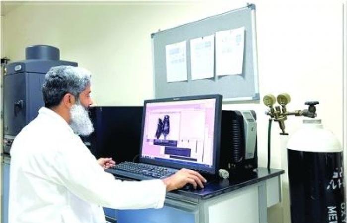 أخبار سلطنة عمان | باحثون من جامعة نزوى يطورون ضمادة جروح صديقة للبيئة | عيون الجزيرة الاخبارية عمان