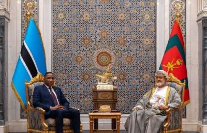 أخبار سلطنة عمان | جلالةُ السُّلطان المُعظّم يستقبل رئيس جمهورية بوتسوانا | عيون الجزيرة الاخبارية عمان