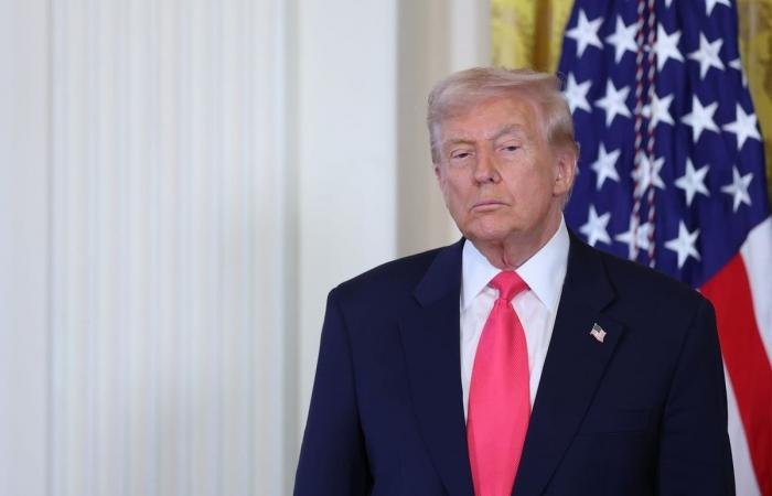 الرئيس الأميركي يدرس استئناف توجيه ضربات محدودة لإيران | عيون الجزيرة