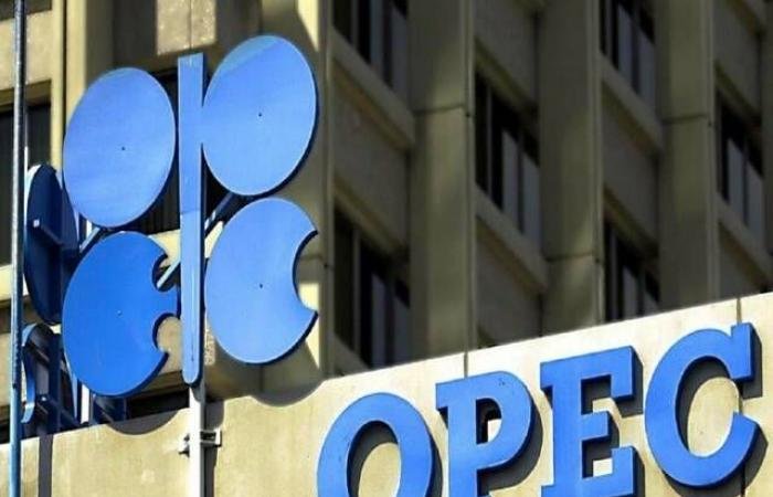 أوبك تخفض توقعات الطلب العالمي على النفط بسبب حرب إيران