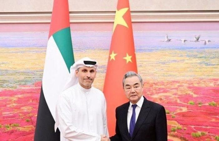 الامارات الان | خلدون المبارك ووزير الخارجية الصيني يستعرضان العلاقات الثنائية | عيون الجزيرة الامارات