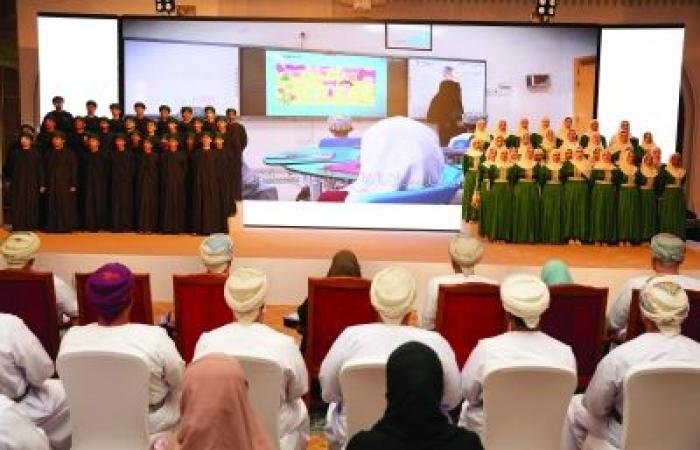 أخبار سلطنة عمان | تكريم أكثر من 400 معلم وتربوي بتعليمية مسقط | عيون الجزيرة الاخبارية عمان