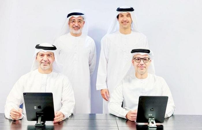 «اقتصادية دبي» و«إتش إس بي سي» يتعاونان بالاستثمار