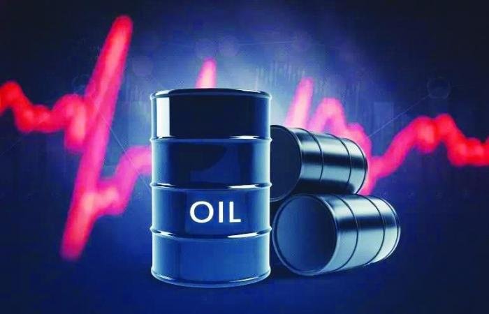 النفط يصعد 3.5%.. و«برنت» بـ 92.7 دولار