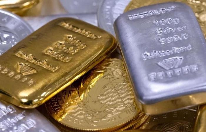 الذهب يصعد مترقباً تطورات حصار موانئ إيران