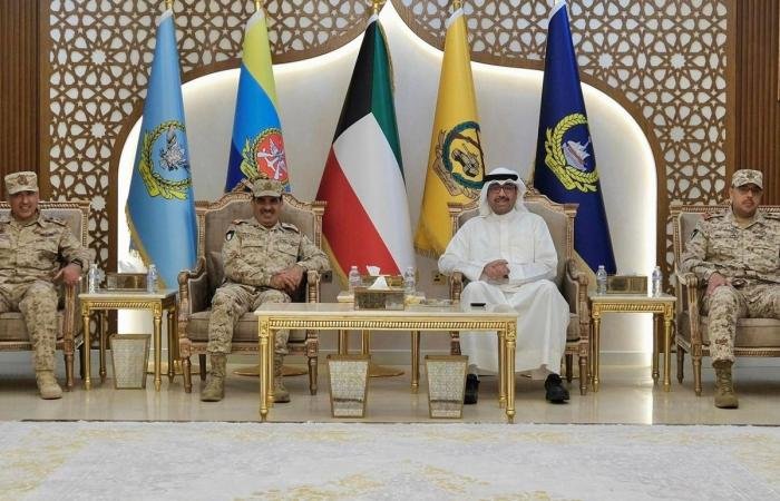 أخبار الكويت | وزير الدفاع: نفخر ونعتز بتفاني وإخلاص رجال القوة البحرية | عيون الجزيرة الكويت