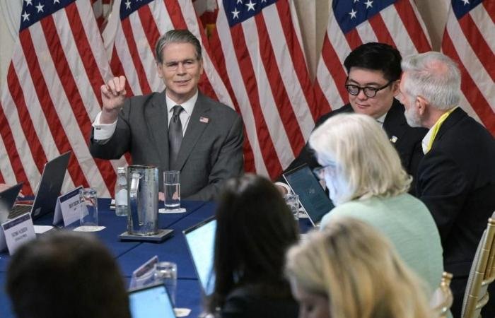 واشنطن تتهم بكين بتكديس النفط.. والصين ترد: أوقفوا الحرب فوراً