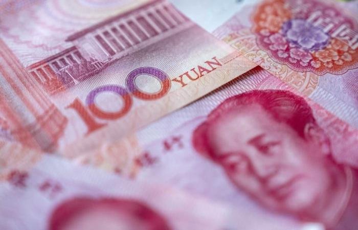 اليوان الصيني إلى أعلى مستوى في 3 سنوات مقابل الدولار.. لماذا؟