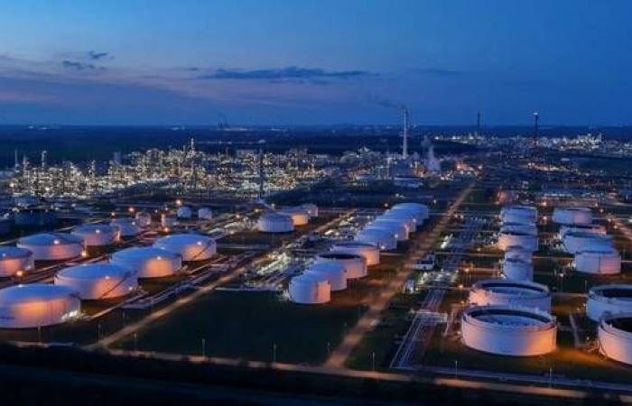 هبوط أسعار النفط وسط آمال استئناف المحادثات بين أمريكا وإيران