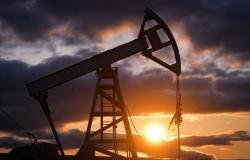 النفط يتراجع مع استمرار توتر الأسواق بسبب ضبابية حرب إيران