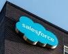 "سيلزفورس" تتوقع إيرادات دون التوقعات رغم الاستثمارات الضخمة بالذكاء الاصطناعي