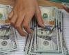 الدولار يتجه نحو خسائر أسبوعية.. الأكبر منذ يناير